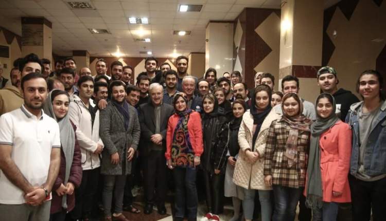 دانشجویان ایرانی امروز به آغوش خانواده های خود بازمی‌گردند