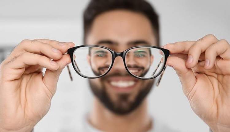 تب تبلیغات و برداشتن عینک در 10 ثانیه دور از شأن پزشکی است