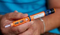 سالمخبر: کشور در حالی با پدیدهی «پرانسولینی» و انباشت برخی برندهای انسولین در انبارهای توزیع مواجه است که دست بیماران در داروخانهها روزبهروز خالیتر ...