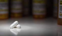 حذف ارز ترجیحی و نبود پوشش بیمهای داروهای سرطان؛ سیاستی مایوس کننده برای بیماران حذف ارز ترجیحی و نبود پوشش بیمهای داروهای سرطان؛ سیاستی مایوس کننده برای بیماران